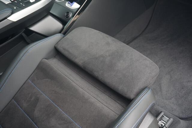 BMW X1 xDrive25e M Sportpakket Pro 19'' / Panoramadak / Trekhaak / Harman Kardon / Elektrisch verstelbare stoelen