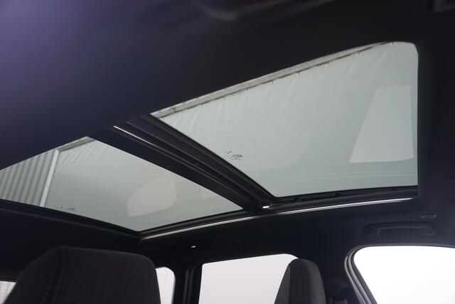 BMW X1 xDrive25e M Sportpakket Pro 19'' / Panoramadak / Trekhaak / Harman Kardon / Elektrisch verstelbare stoelen