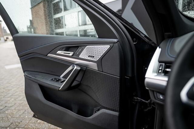 BMW X1 sDrive18i | M-Sport | Maxron | Shadow | Harman/Kardon | Keyless | Sportstoelen | Camera | Adap. led | 19' inch |