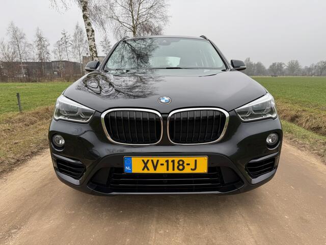 BMW X1 sDrive18i Executive Edition | NED AUTO | HUD | PANORAMADAK | HOGE INSTAP | TREKHAAK |