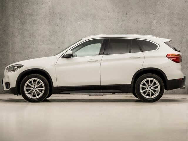 BMW X1 sDrive18i Sport 141Pk Automaat (NAVIGATIE, CLIMATE, PARKEERSENSOREN, SPORTSTOELEN, GETINT GLAS, CRUISE, XENON, NIEUWSTAAT)