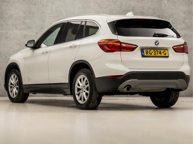 BMW X1 sDrive18i Sport 141Pk Automaat (NAVIGATIE, CLIMATE, PARKEERSENSOREN, SPORTSTOELEN, GETINT GLAS, CRUISE, XENON, NIEUWSTAAT)