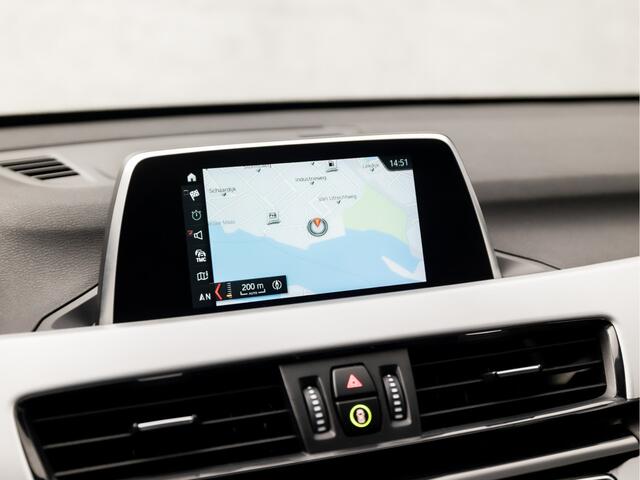 BMW X1 sDrive18i Sport 141Pk Automaat (NAVIGATIE, CLIMATE, PARKEERSENSOREN, SPORTSTOELEN, GETINT GLAS, CRUISE, XENON, NIEUWSTAAT)