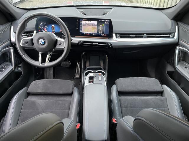 BMW X1 sDrive18i M Sport Shadow Line 18"/Sportstoelen/Keyless/Alarm/Adaptief LED/Stoelverwarming/Camera/Elektrisch klep