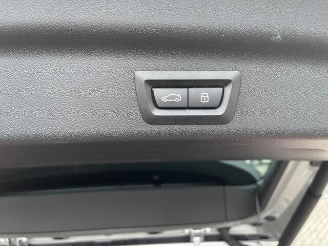 BMW X1 sDrive18i M Sport Shadow Line 18"/Sportstoelen/Keyless/Alarm/Adaptief LED/Stoelverwarming/Camera/Elektrisch klep