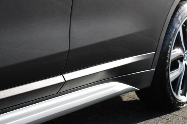 BMW X1 xDrive25e High Executive xLine Automaat / Panoramadak / Sportstoelen / Comfort Access / LED / Head-Up