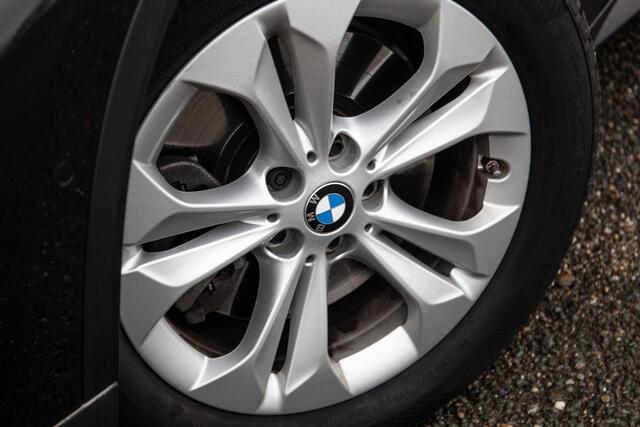 BMW X1 xDrive25e Executive CAMERA / CARPLAY / HEAD UP DISPLAY / LEDER / LED / CRUISE CONTROLE / STOELVERWARMING