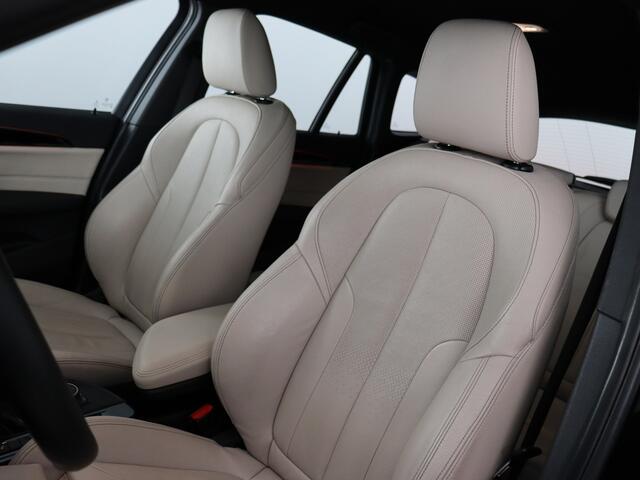 BMW X1 sDrive20i Centennial High Executive M-Sport (NL-Auto / Afn. trekhaak nieuw! / Head Up / Navi)