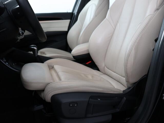 BMW X1 sDrive20i Centennial High Executive M-Sport (NL-Auto / Afn. trekhaak nieuw! / Head Up / Navi)