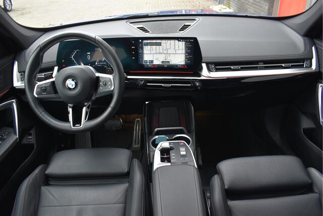 BMW X1 sDrive18i M-sport Nieuwe type! Elek. trekhaak/achterklep, Memory, Camera, 20 inch, Stoel/stuurverwarming, Carplay