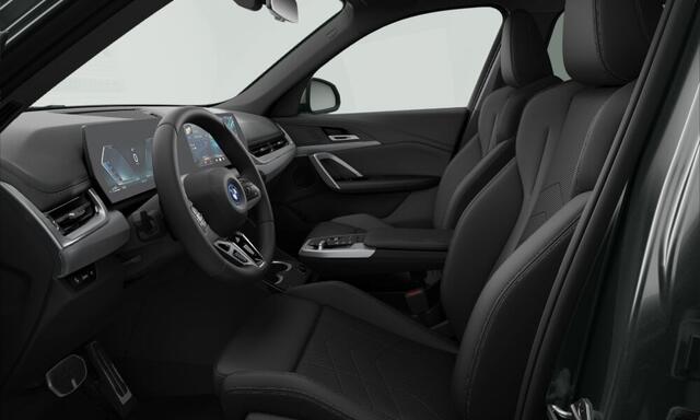BMW X1 xDrive25e M-Sport | 18" | Camera | Panorama | Trekhaak | Stoelverwarming | Voorbereiding Driving Assistant Plus