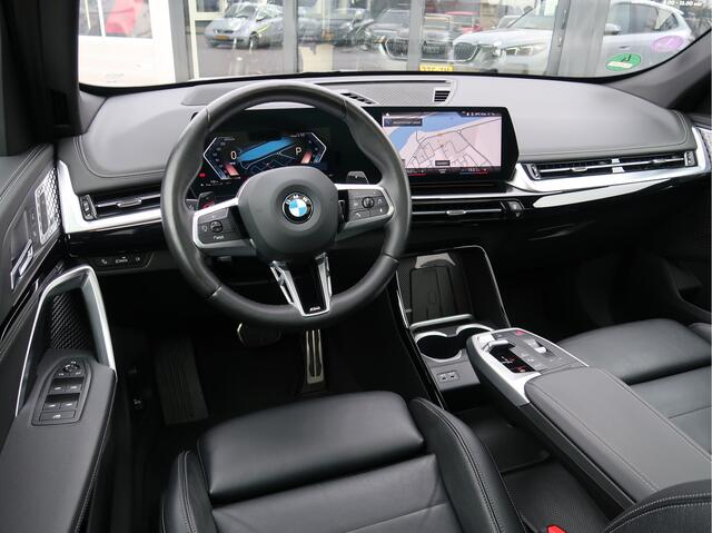 BMW X1 sDrive18i M-Sport / Innovation Pack | Leder | HUD | H&K | 360 Camera | Panoramadak
