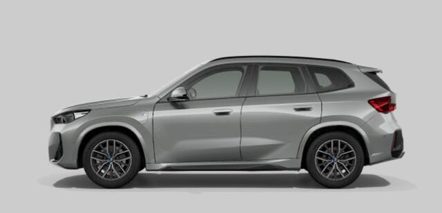 BMW X1 xDrive25e M Sport - Driving Assistant plus - Premium Pack - Sportstoelen - Elektrisch verwarmde voorstoelen -