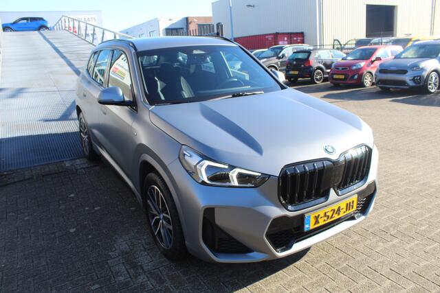BMW X1 xDrive25e Orig NL auto/Dealeronderhouden/Sfeerverlichting/Apple carplay/Navigatie/Achteruitrijcamera/Elektrische achterklep/Parkeersensoren rondom/