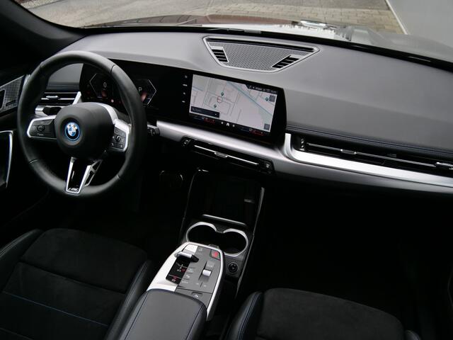 BMW X1 xDrive25e M Sport pakket Pro 245 Pk Automaat Schuifdak / Winterpakket / Harman Kardon