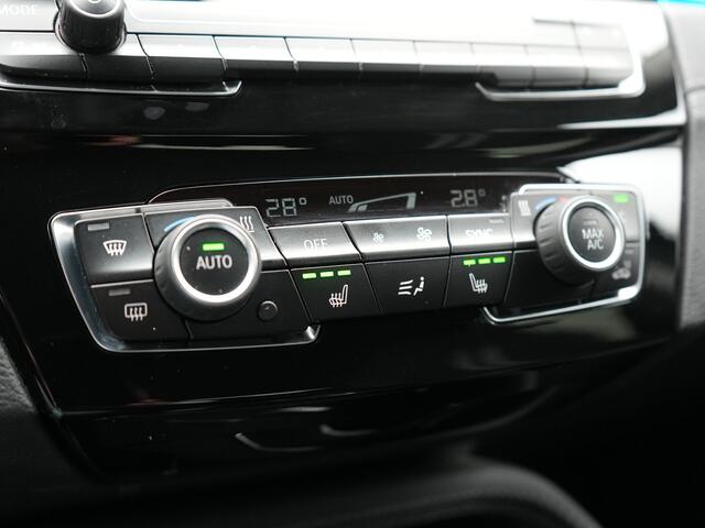 BMW X1 xDrive25e Sportline Plug In Hybrid 221pk Dealer O.H. PHEV | Sportstoelen Verwarmd | Camera | Sfeerverlichting | LED Koplampen | Navigatie | DAB | Cruise Control |