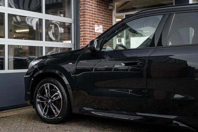 BMW X1 sDrive18i | M-Sport | Shadow | Harman/Kardon | Keyless | Sportstoelen | Camera | Adap. led | 19' inch |