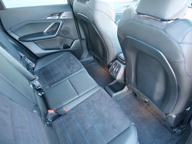 BMW X1 xDrive25e M Sport pakket Pro 245 Pk Automaat Schuifdak / Winterpakket / Harman Kardon