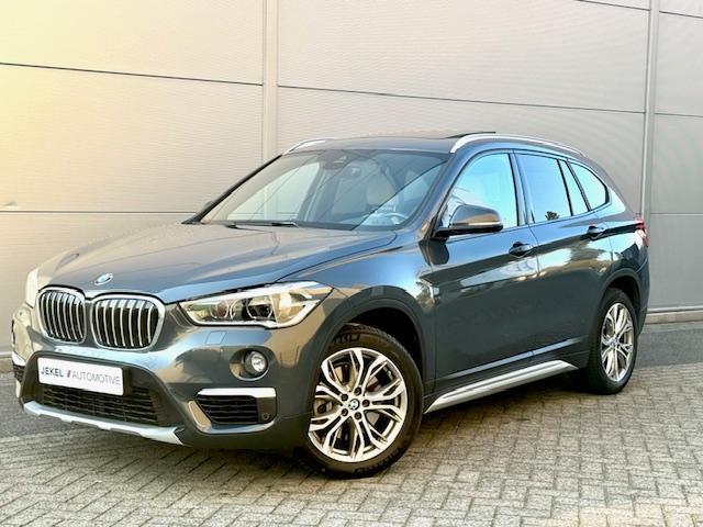 BMW X1 sDrive20i High Executive Leer, Trekhaak, Panoramadak, El. stoelen, Camera, Apple Carplay, Adaptief Cruise conytrolComfort access, enz