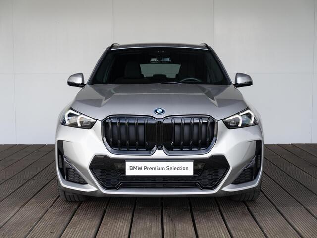 BMW X1 xDrive25e | M Sportpakket Pro | Innovation Pack | Comfort Access | Stoelverwarming | Head-Up Display | 19''