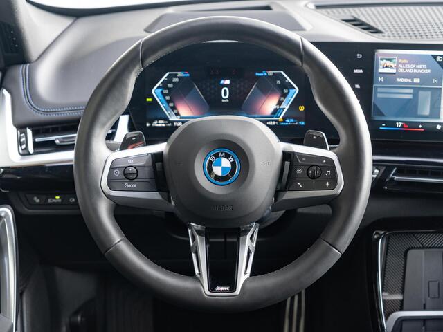 BMW X1 xDrive25e | M Sportpakket Pro | Innovation Pack | Comfort Access | Stoelverwarming | Head-Up Display | 19''