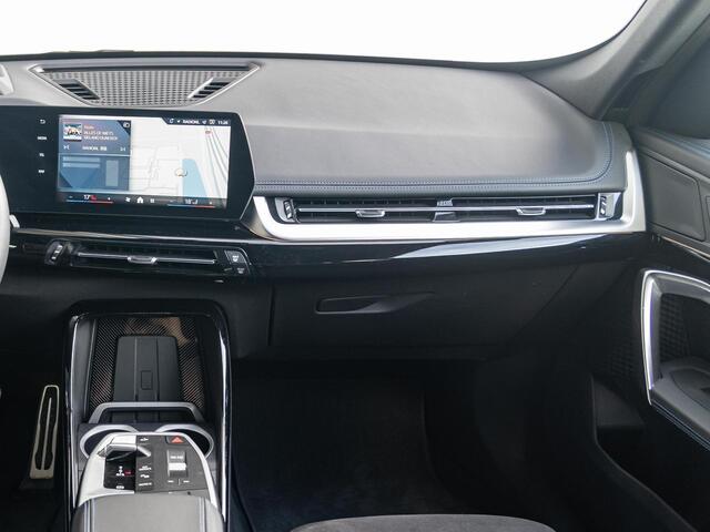 BMW X1 xDrive25e | M Sportpakket Pro | Innovation Pack | Comfort Access | Stoelverwarming | Head-Up Display | 19''