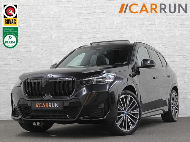 BMW X1 30e 313PK M-Sport | 360 Camera | ACC | Panorama | Head-Up | 20'' | Keyless-Entry | LED Adaptief | Sfeerverlichting | Trekhaak 1800kg | Sportstoelen | Carplay | Black-Optic | Getint Glas | Stoelverwarming | DAB | Draadloos Laden | Fabrieksgarantie |