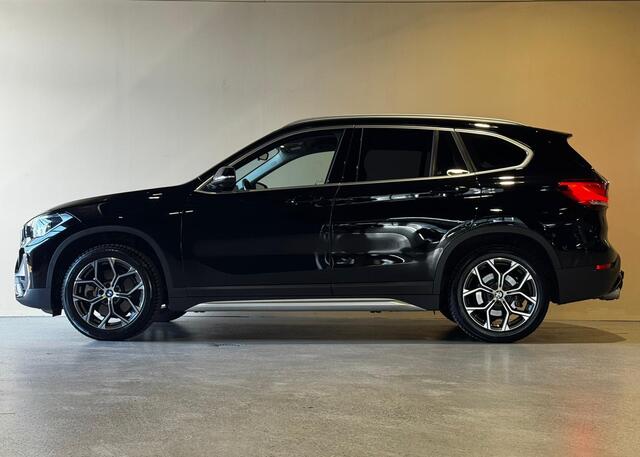 BMW X1 sDrive20i High Executive |Head-Up |Trekhaak |Sfeer |Dealer onderhouden