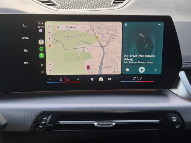 BMW X1 xDrive25e Automaat / Accu SOH 98.31% / M Sportpakket / Premium Pack / Driving Assistant Plus / EAER bereik 81 km bereik stad 101 km / Trekgewicht 1.700 kg / Apple Carplay Android Auto / Elektrische achterklep / Voorstoelen verwarmd / Achteruitrijcamera /