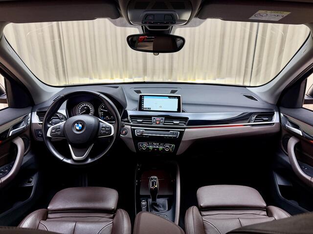 BMW X1 sDrive20i 192 PK Org.NL! / HUD / Naiv Pro / Keyless / Afn. Trekhaak / Camera / Leder / Stoelverwarming / LED / 18'' LMV