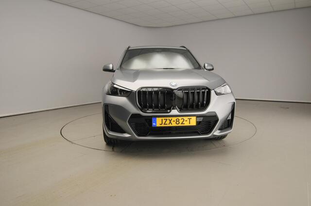 BMW X1 xDrive25e M-Sportpakket / Trekhaak / Panoramadak / Head-up / Harman Kardon / LED / Getint glas / Alu wielen 20 inch