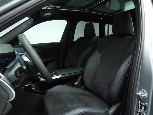 BMW X1 xDrive25e M-Sportpakket / Trekhaak / Panoramadak / Head-up / Harman Kardon / LED / Getint glas / Alu wielen 20 inch