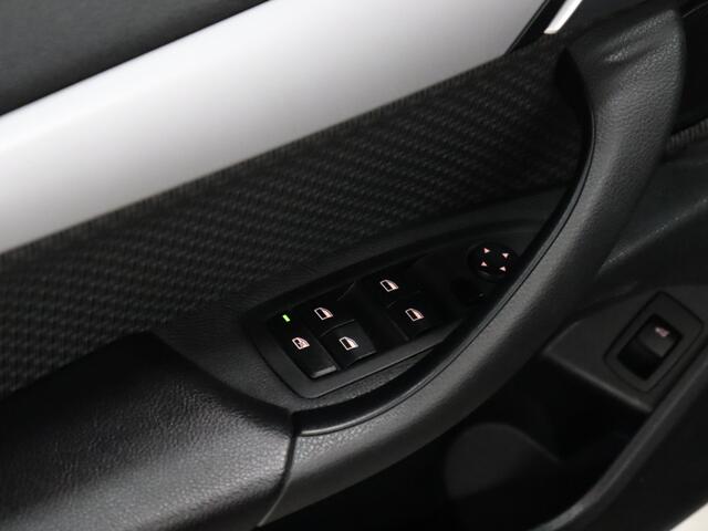 BMW X1 sDrive18i High Executive [NAVIGATIE, MEMORY SEATS, PDC ACHTER, LED, BLUETOOTH, CRUISE CONTROL, CLIMATE CONTROL, NIEUWSTAAT]