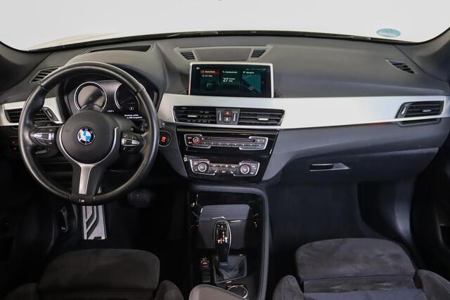 BMW X1 sDrive20i High Executive M-sport, Panoramadak, HUD, Camera, H&K, Memory, Keyless