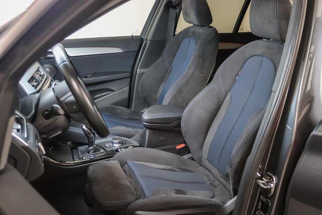 BMW X1 sDrive20i High Executive M-sport, Panoramadak, HUD, Camera, H&K, Memory, Keyless