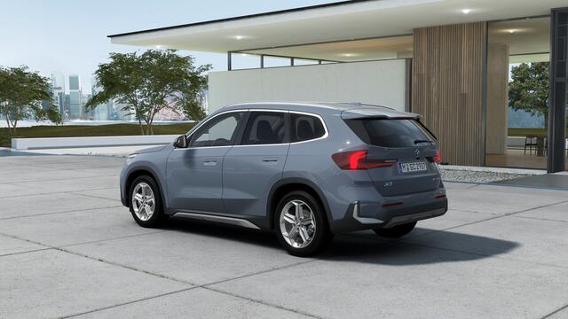 BMW X1 sDrive20i xLine Automaat / Panoramadak / Achteruitrijcamera / Head-Up / Getint glas / Stoelverwarming