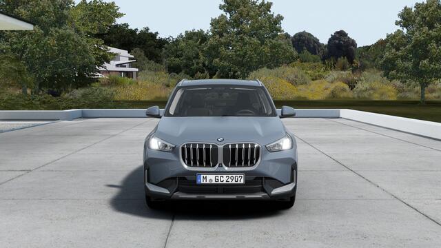 BMW X1 sDrive20i xLine Automaat / Panoramadak / Achteruitrijcamera / Head-Up / Getint glas / Stoelverwarming