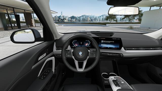 BMW X1 sDrive20i xLine Automaat / Panoramadak / Achteruitrijcamera / Head-Up / Getint glas / Stoelverwarming