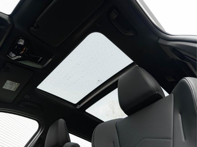 BMW X1 sDrive18i M-Sport Pro - 20 inch - Pano - Memory - Trekhaak - Head-up