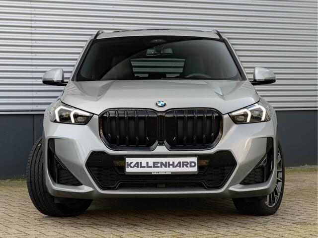 BMW X1 sDrive18i M-Sport Pro - 20 inch - Pano - Memory - Trekhaak - Head-up