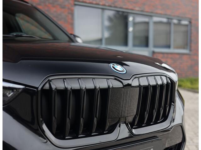 BMW X1 30e xDrive | Pano - Trekhaak - Camera