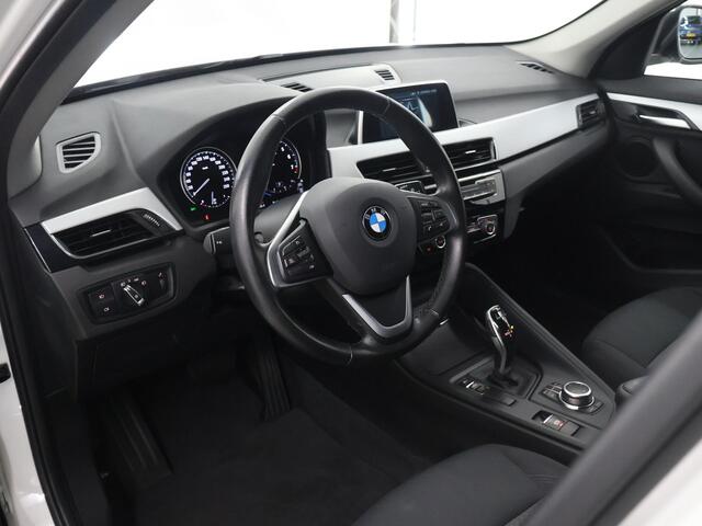 BMW X1 sDrive20i Executive | Trekhaak | LED | Navigatie | 1800kg trekkracht | PDC | Climate Control | Cruise Control | Ele. kofferdeksel |