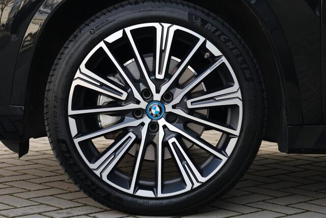 BMW X1 xDrive30e | M-SPORT | NAP! | PANO | H/K AUDIO | HUD | MEMORY | 20'' | KEYLESS | LED ADAPTIEF |