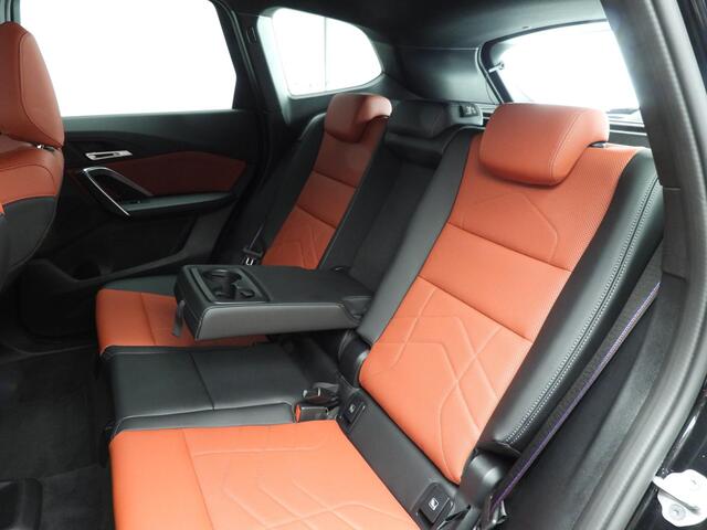 BMW X1 sDrive18i | M-Sportpakket | LED | Leder | HUD | Active cruise | Trekhaak | Stoelverwarming | DAB | Alu 19 inch