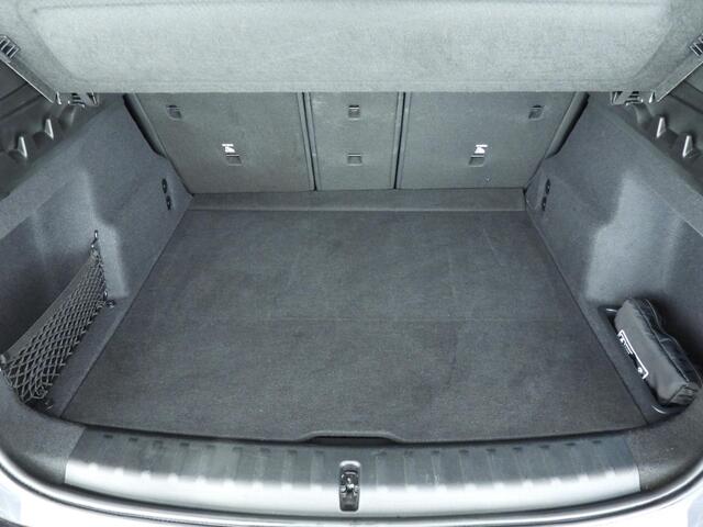 BMW X1 sDrive18i | M-Sportpakket | LED | Leder | HUD | Active cruise | Trekhaak | Stoelverwarming | DAB | Alu 19 inch