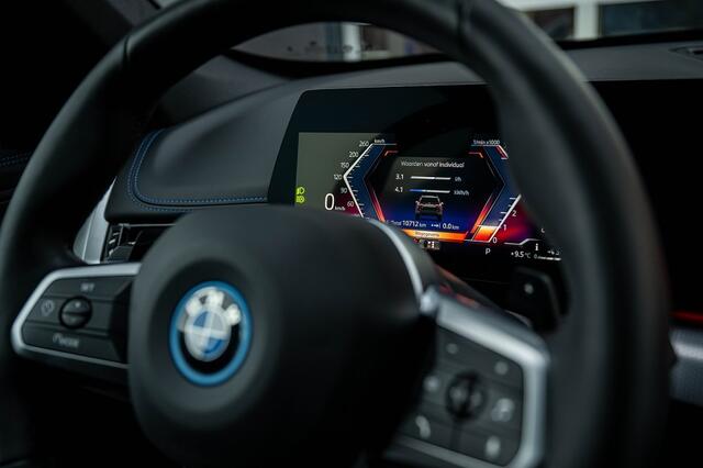 BMW X1 xDrive25e M Sport | Panorama | Shadow | Maxton | Driving Ass. Plus | Camera | Adapt. Led | Stoelverwarming | 20 Inch |