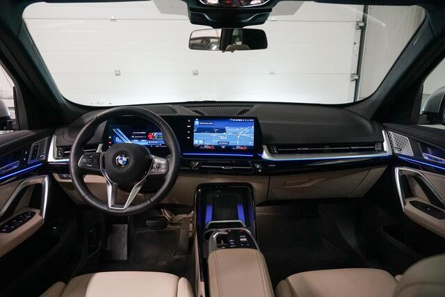 BMW X1 sDrive18i Panoramadak | Harman Kardon | Head Up | Stuurverwarming