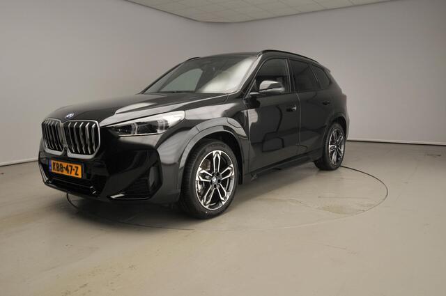 BMW X1 xDrive25e M-Sportpakket / Trekhaak / Sportstoelen / Getint glas / Harman-Kardon / Head-up / Alu wielen 19 inch