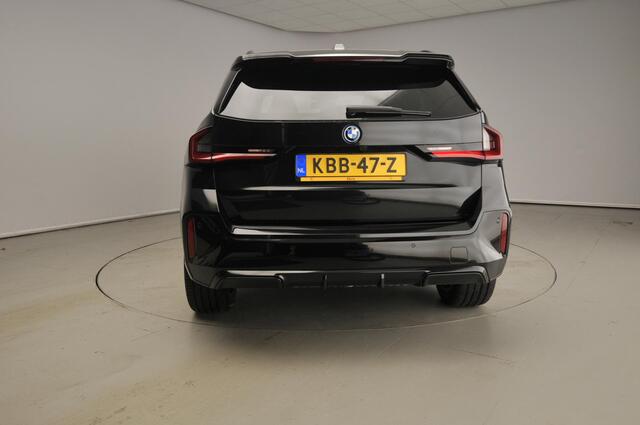BMW X1 xDrive25e M-Sportpakket / Trekhaak / Sportstoelen / Getint glas / Harman-Kardon / Head-up / Alu wielen 19 inch