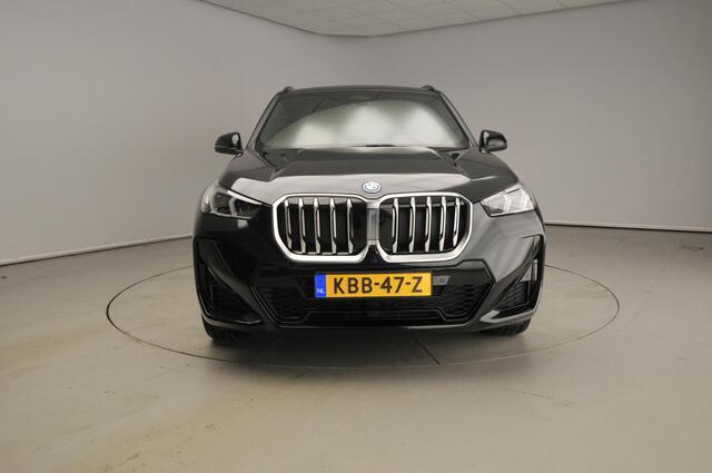BMW X1 xDrive25e M-Sportpakket / Trekhaak / Sportstoelen / Getint glas / Harman-Kardon / Head-up / Alu wielen 19 inch